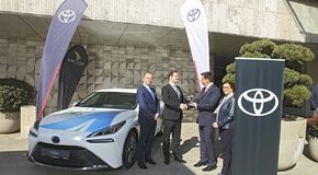  A Magyar Fölgáztároló Zrt. gyűjt elsőként tapasztalatokat Magyarországon a hidrogén üzemanyagcellás elektromos Toyota Miraival